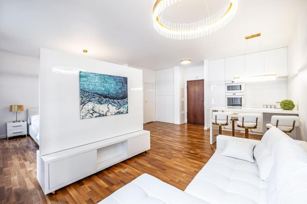Luxury Princessa & Garage & Cable Tv Channels * Warsaw