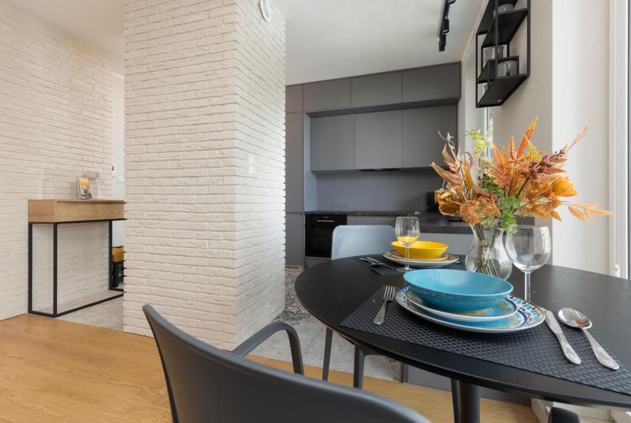 Trendy With Ac And Parking In By Renters * Warsaw