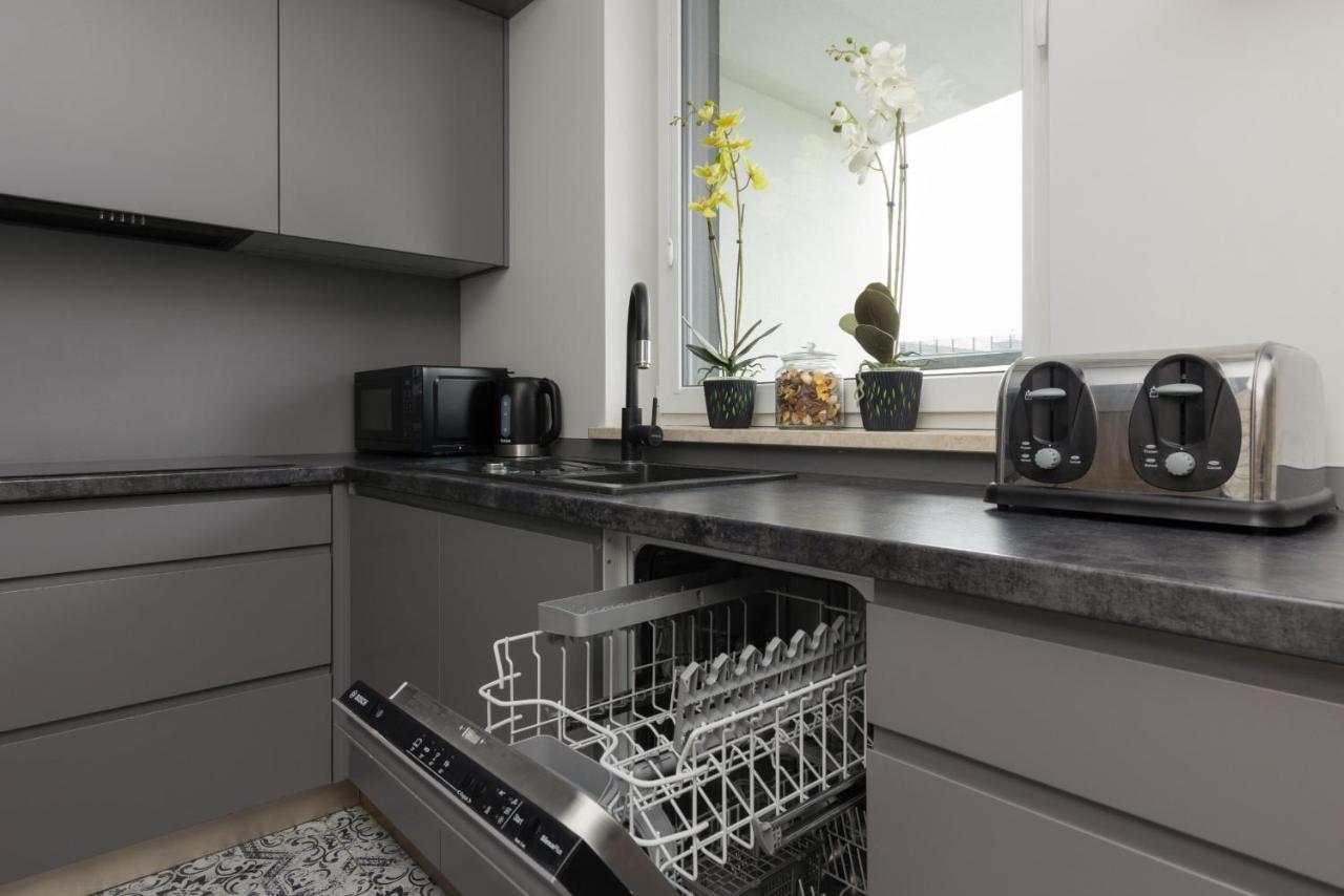 Trendy With Ac And Parking In By Renters Warsaw
