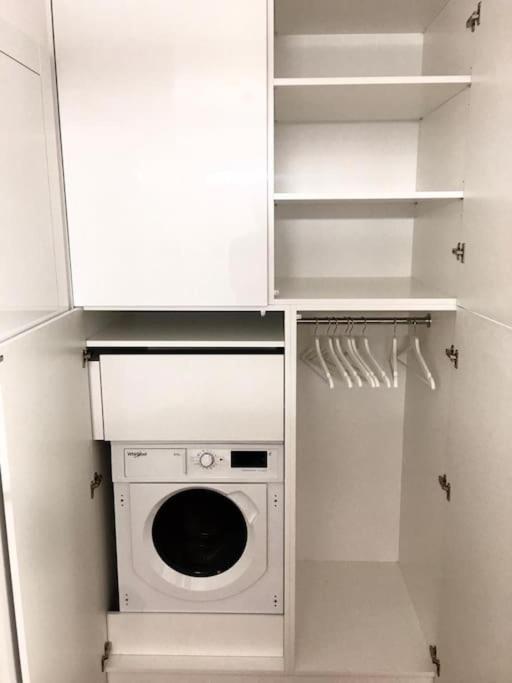 Luxury Princessa & Garage & Cable Tv Channels Apartment Warsaw