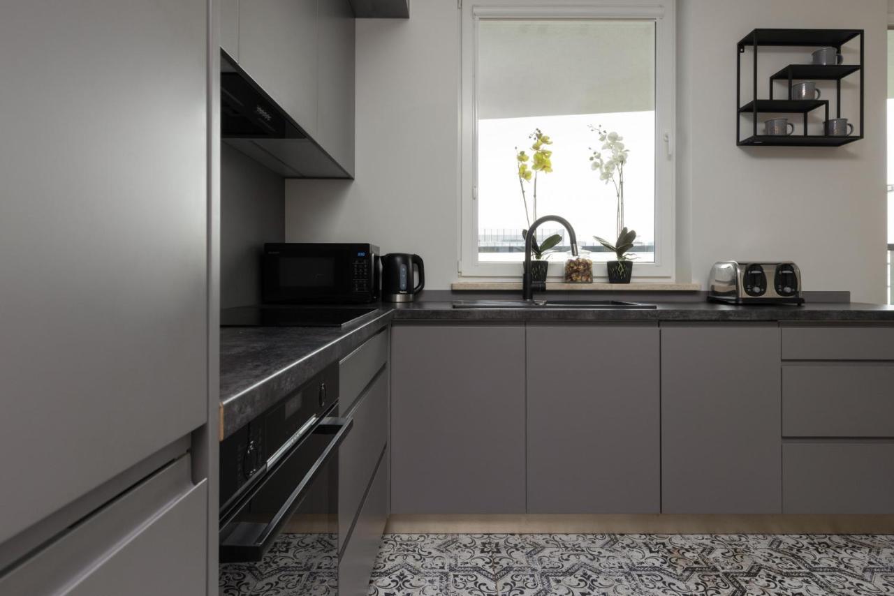 Apartment Trendy With Ac And Parking In By Renters Warsaw
