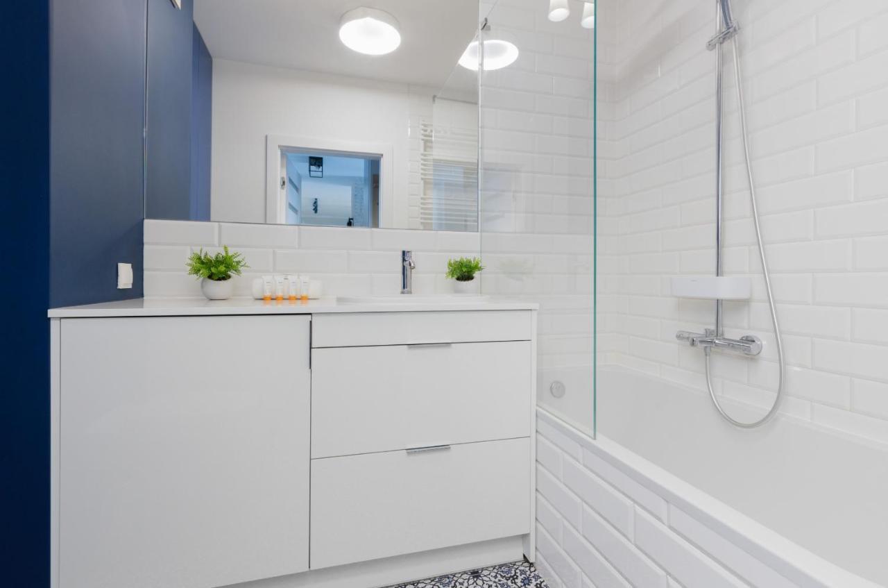 Trendy With Ac And Parking In By Renters Warsaw