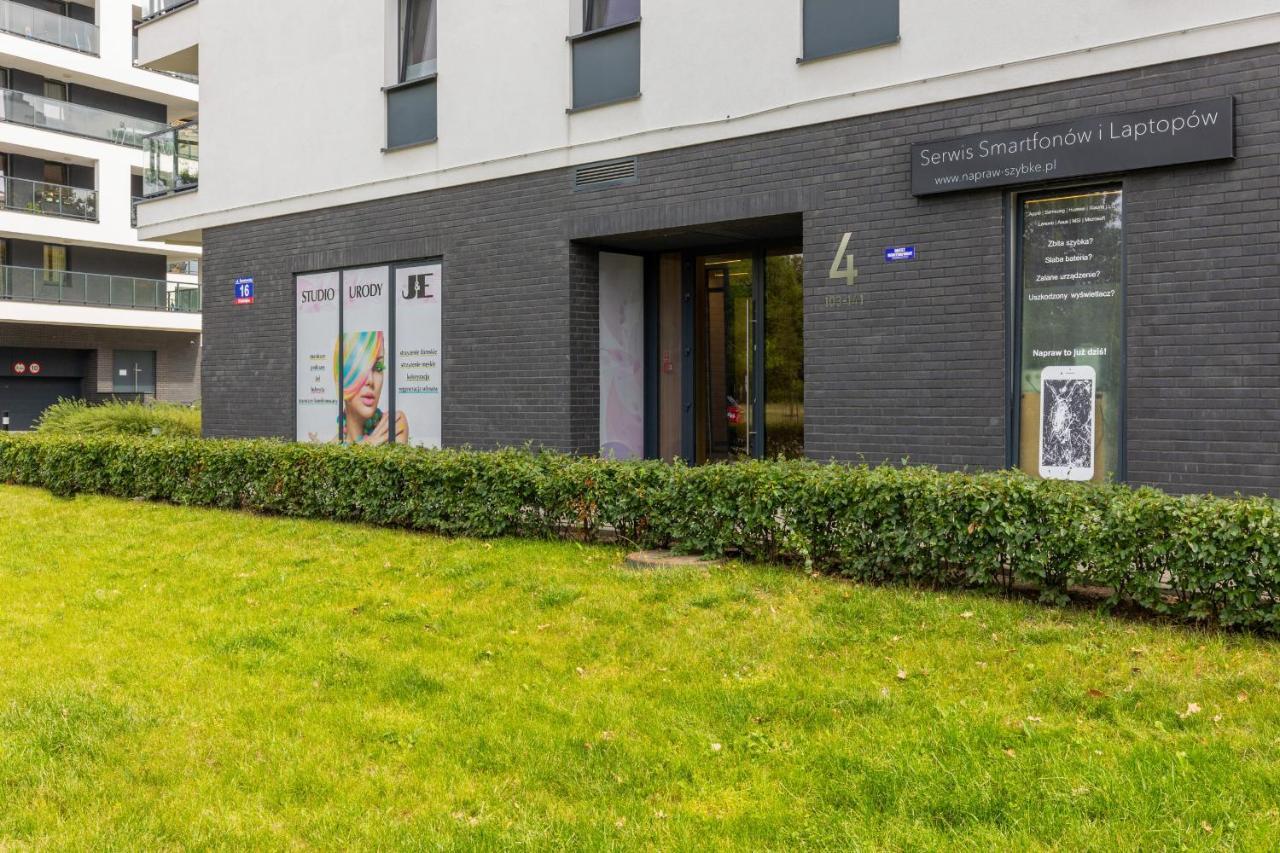 Trendy With Ac And Parking In By Renters Warschau