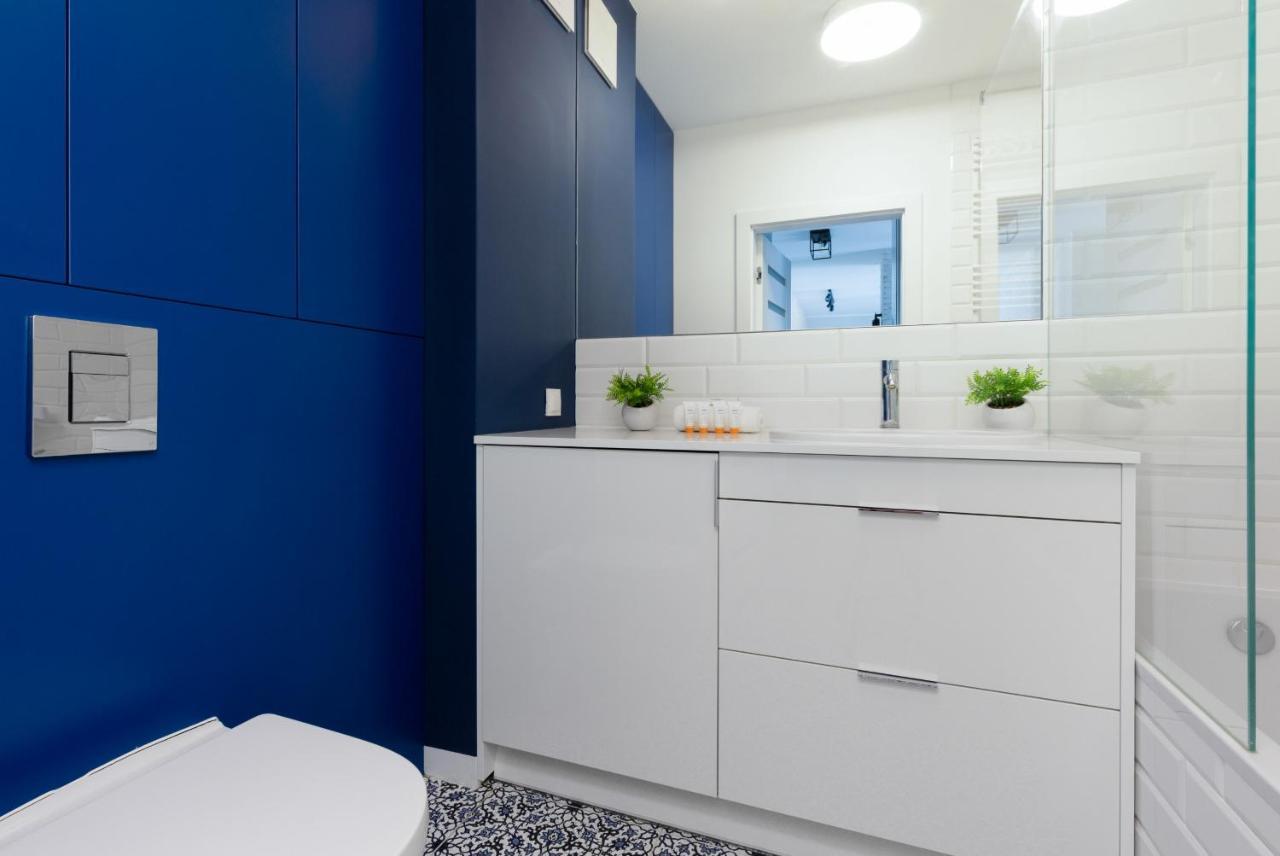 Trendy With Ac And Parking In By Renters Apartment
