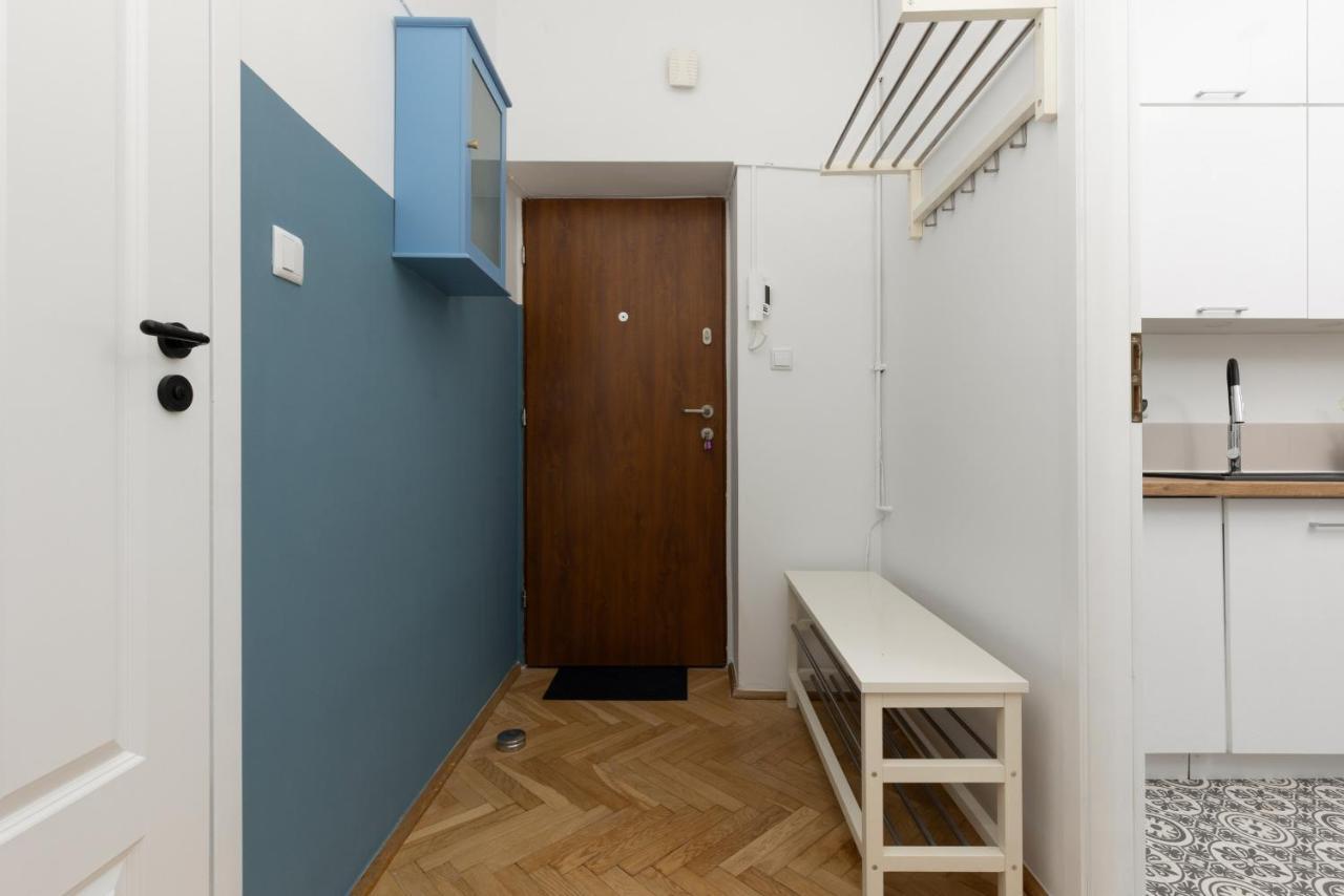 Apartment Cozy Studio With Bath Bielany By Renters *