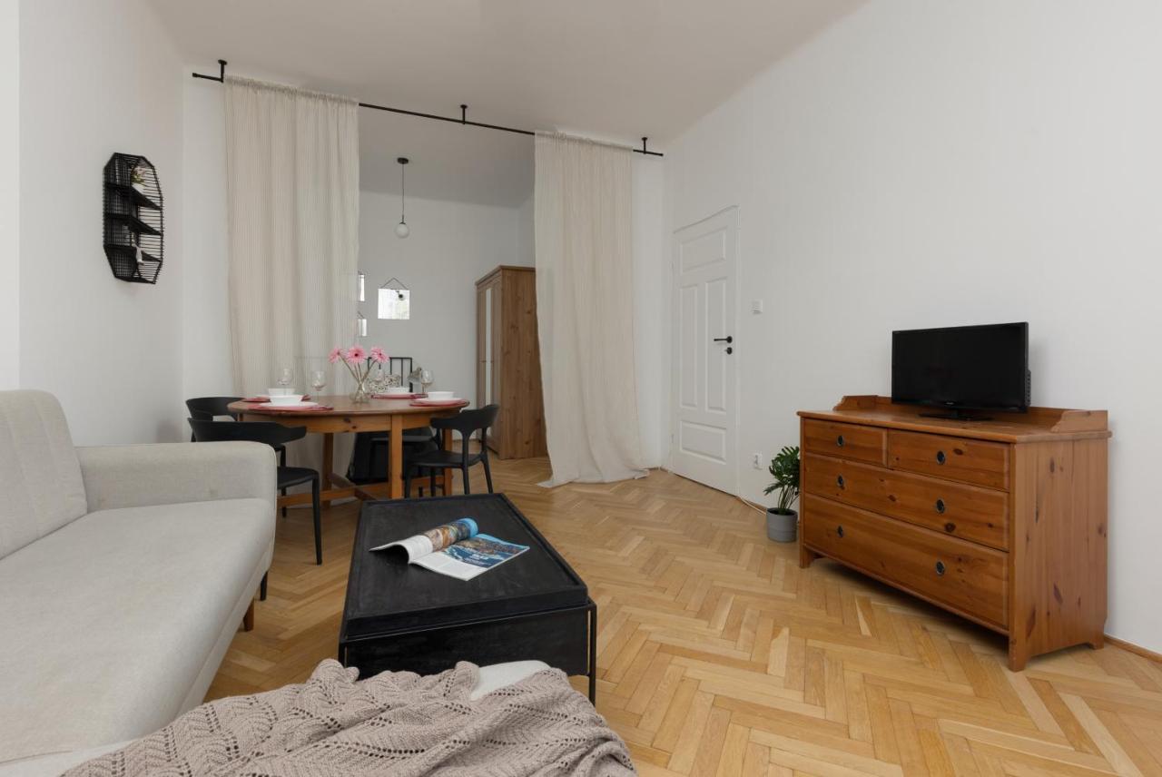 Cozy Studio With Bath Bielany By Renters *