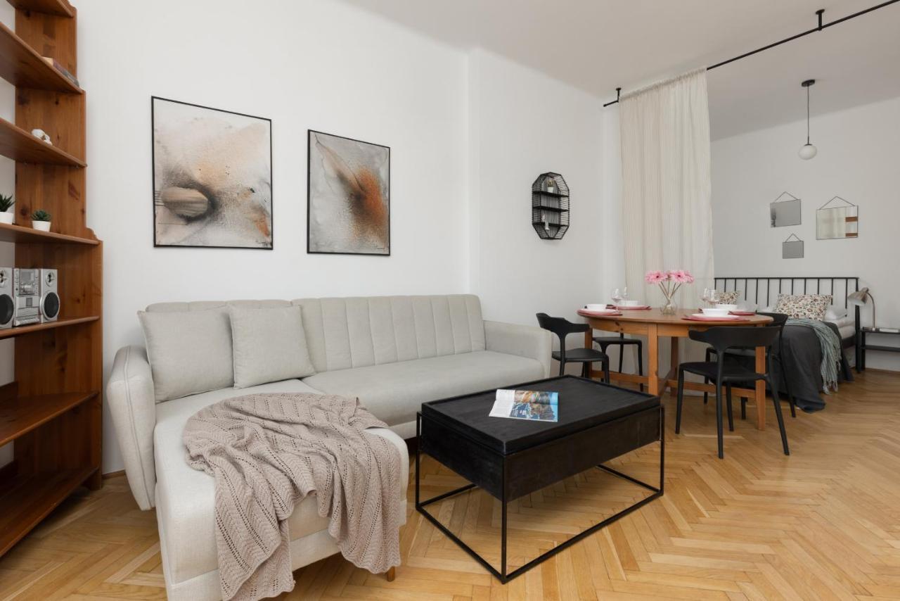 Cozy Studio With Bath Bielany By Renters