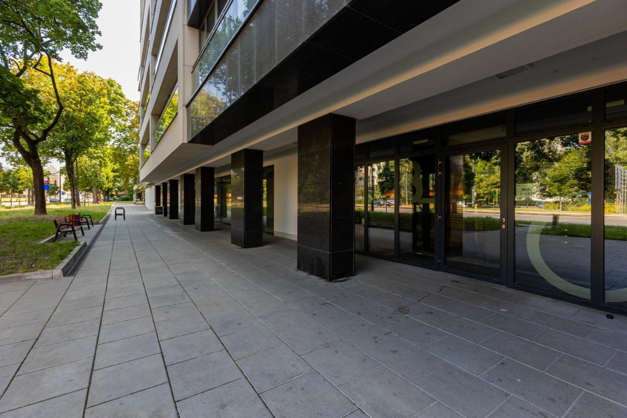 Apartment Avenue Solidarnosci On Wola By Renters