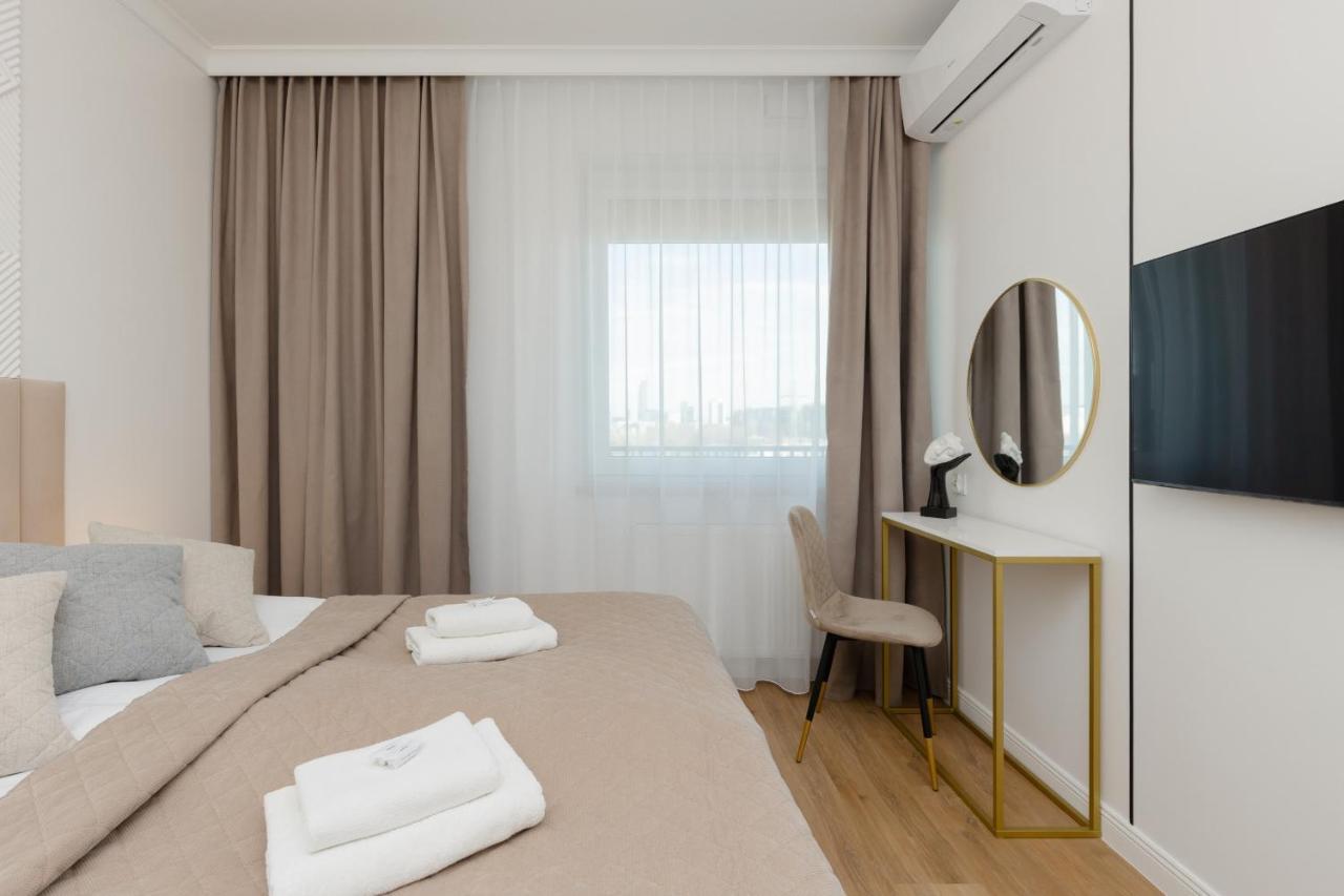 Stylish With Parking By Renters Prestige Apartment Warsaw