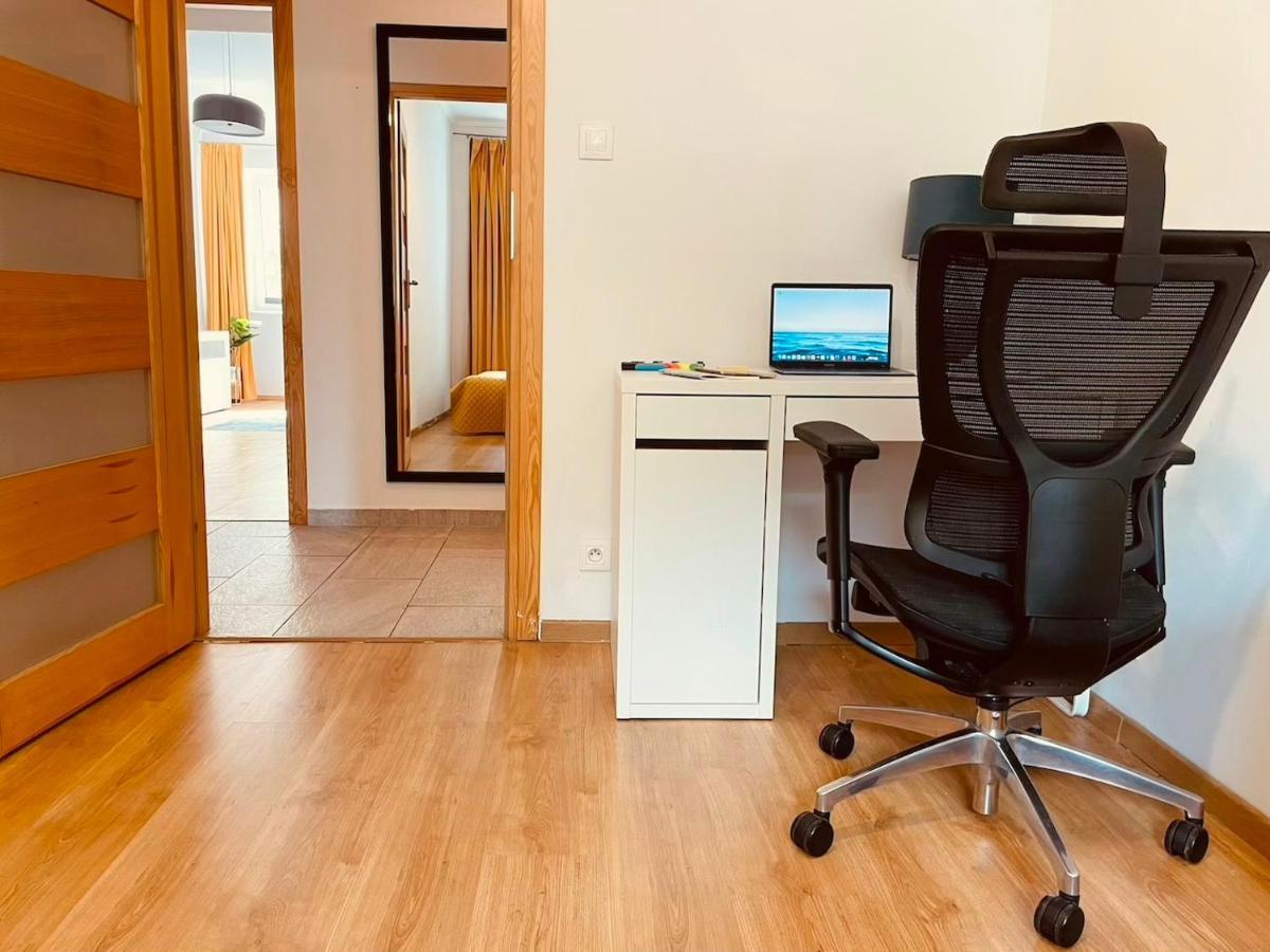 Luxury 4-bedroom In Centre - Self-check In & Fast Wifi Căn hộ Warsaw