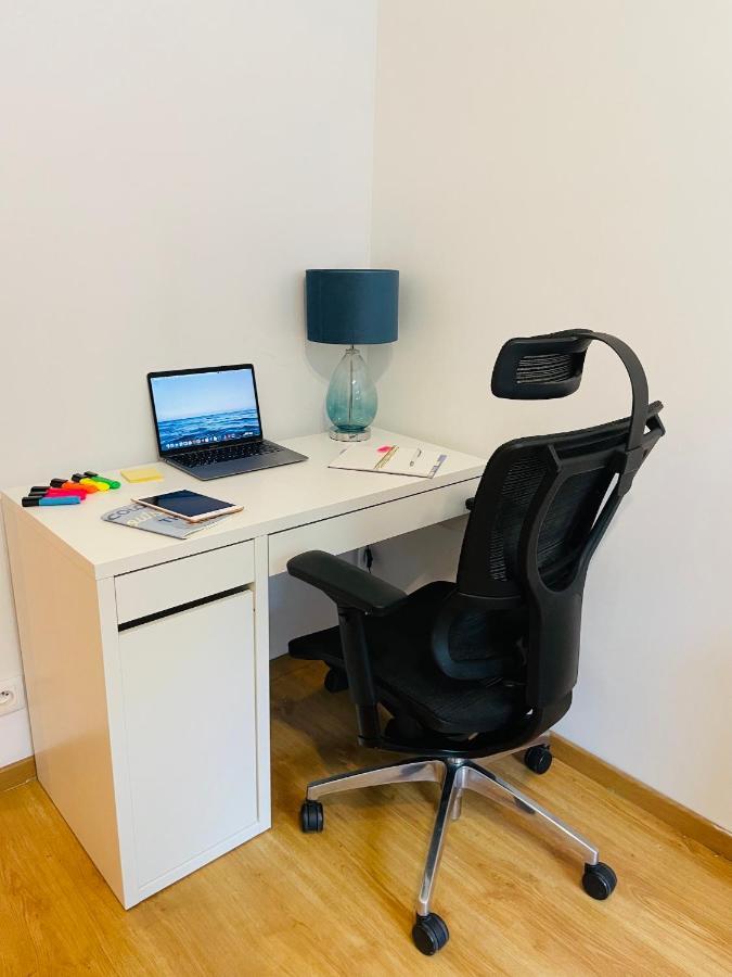 Căn hộ Luxury 4-bedroom In Centre - Self-check In & Fast Wifi Warsaw