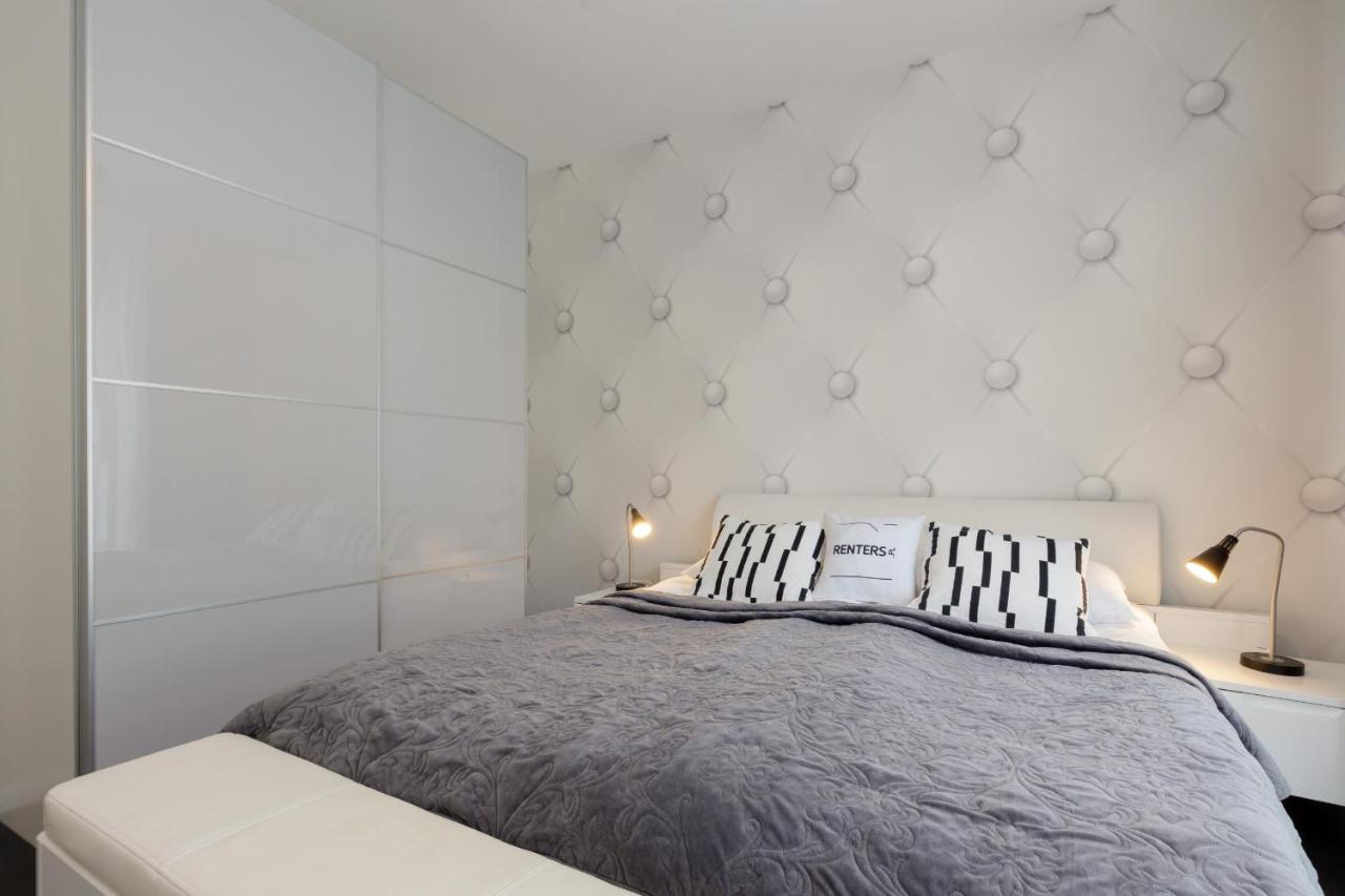 Apartment Center Grzybowska 85 With Parking By Renters Warsaw