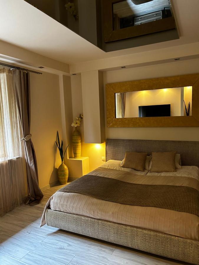 Beigeroom