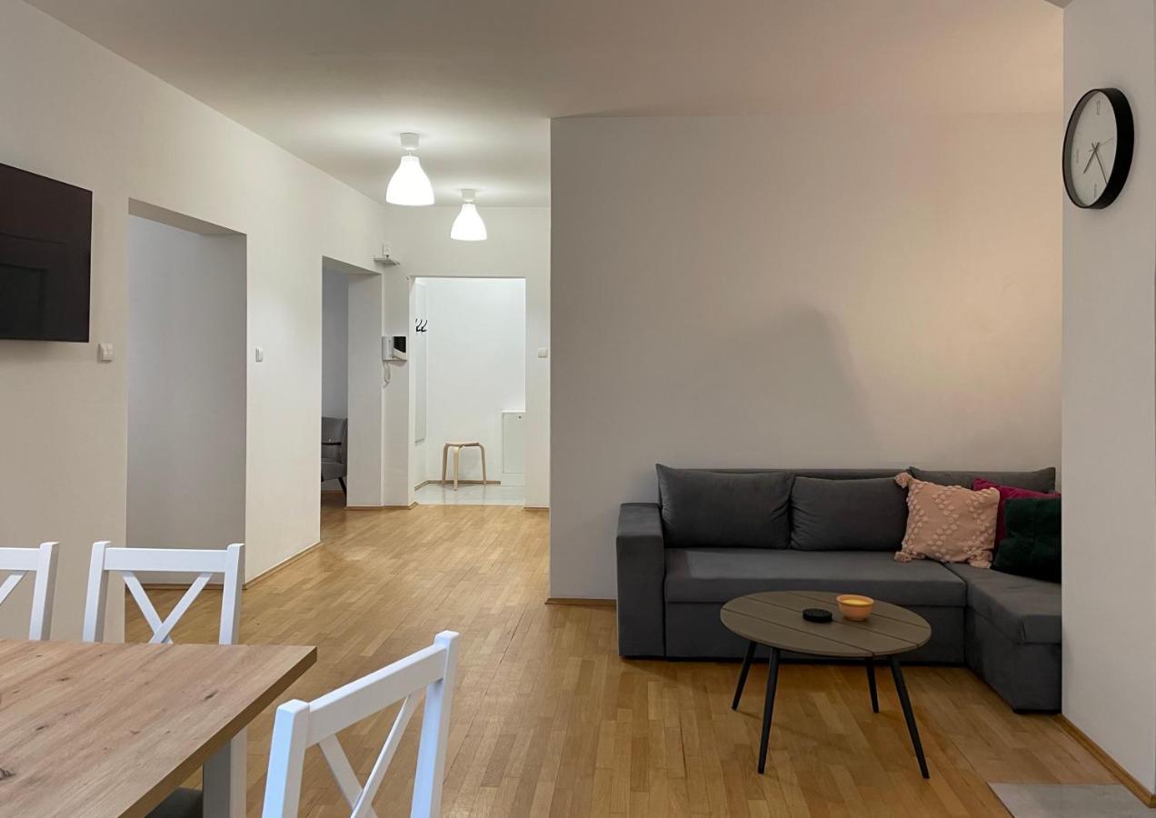 Przy Atrium Okolice Stacji Metra Rondo Onz Apartment