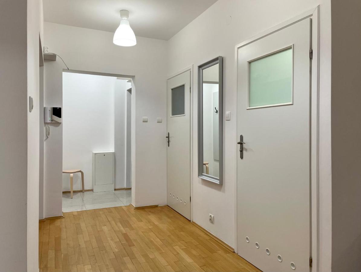 Przy Atrium Okolice Stacji Metra Rondo Onz Apartment