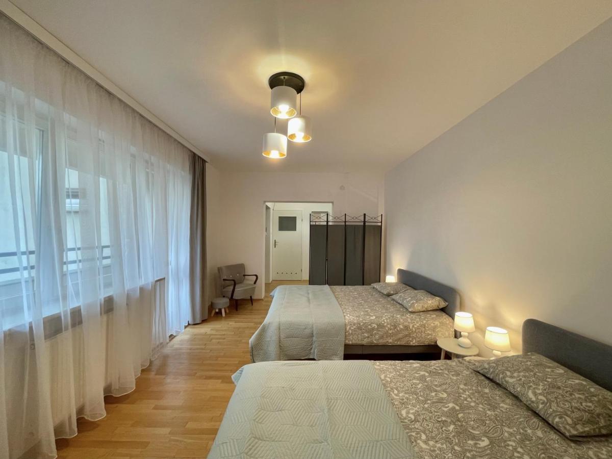 Przy Atrium Okolice Stacji Metra Rondo Onz Warsaw