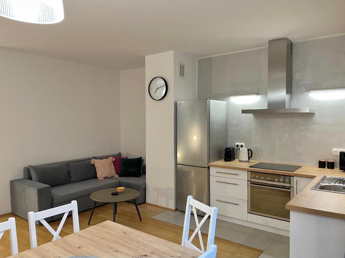Przy Atrium Okolice Stacji Metra Rondo Onz Apartment