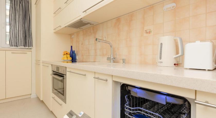 Apartment Center Zurawia By Renters