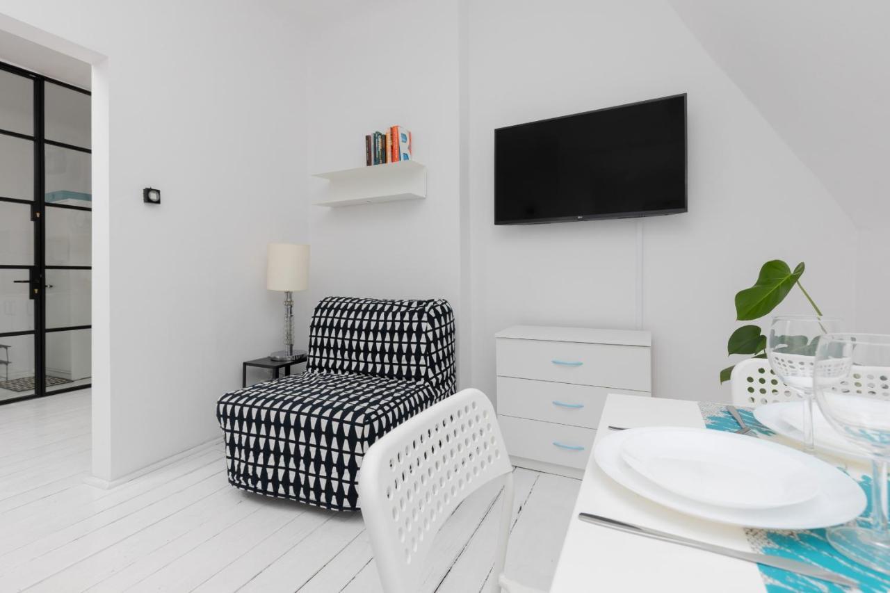 Bright Studio Praga Close To Pge Narodowy By Renters *