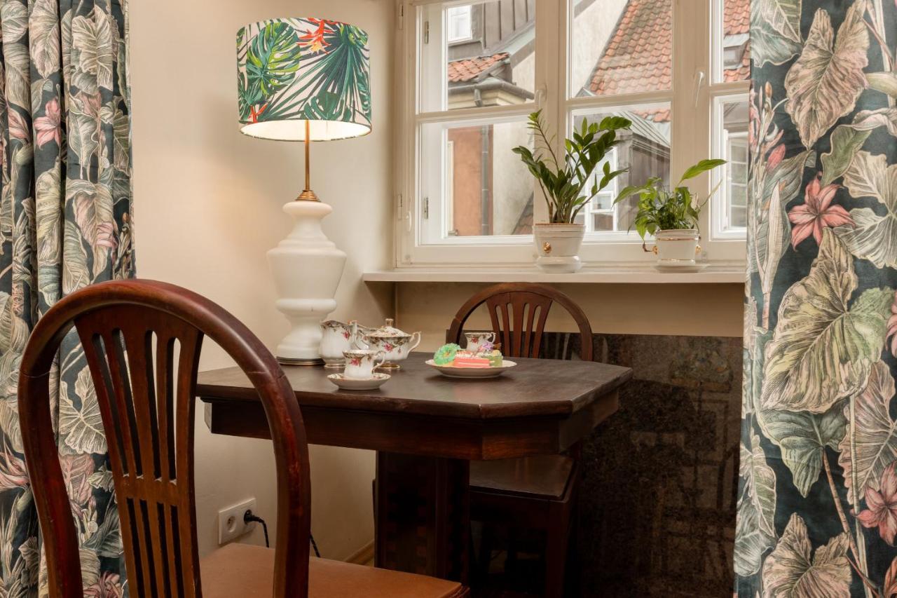 Atmospheric Next To Old Town Square By Renters