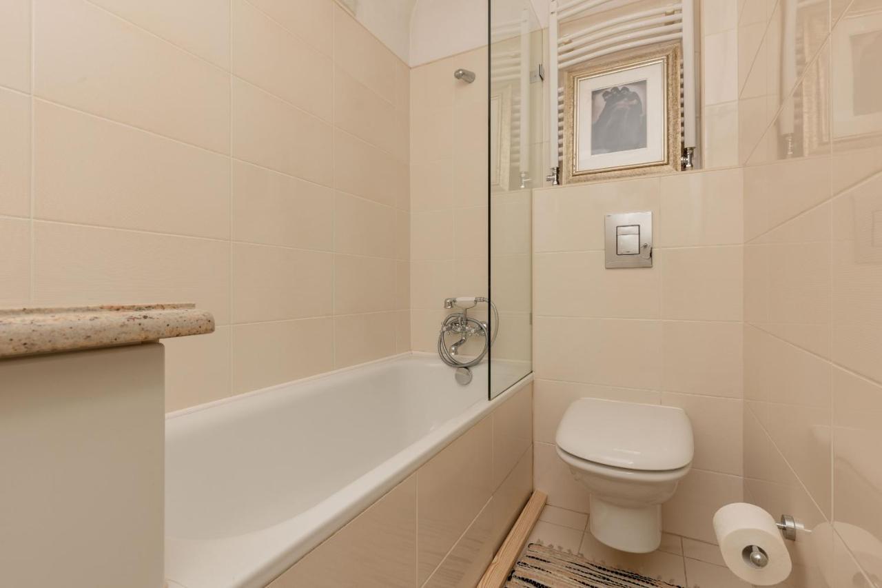 Apartment Atmospheric Next To Old Town Square By Renters