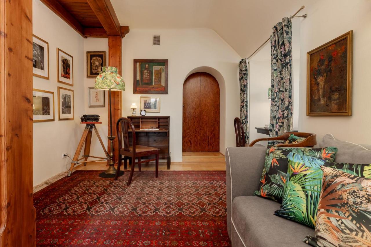 Atmospheric Next To Old Town Square By Renters Apartment *