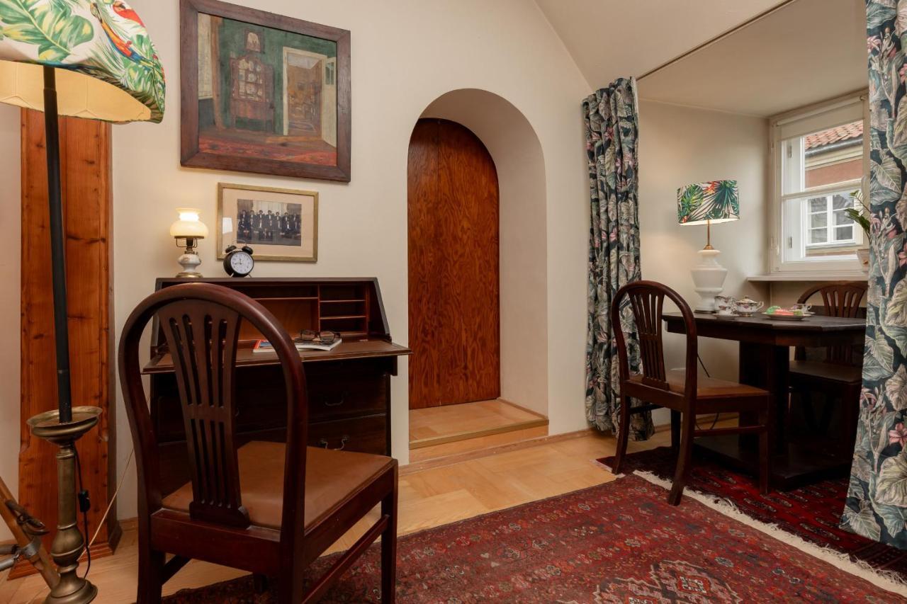 Atmospheric Next To Old Town Square By Renters