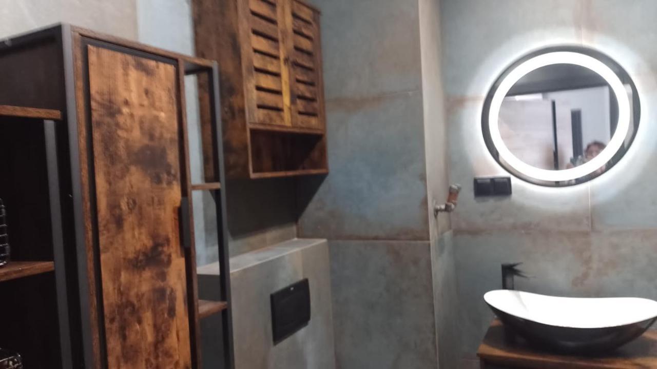Workation Centre Airport Boutique Designer Bath, 3-4 Days Offer, Kitchen, Balkony, Aircon Apartment Warsaw