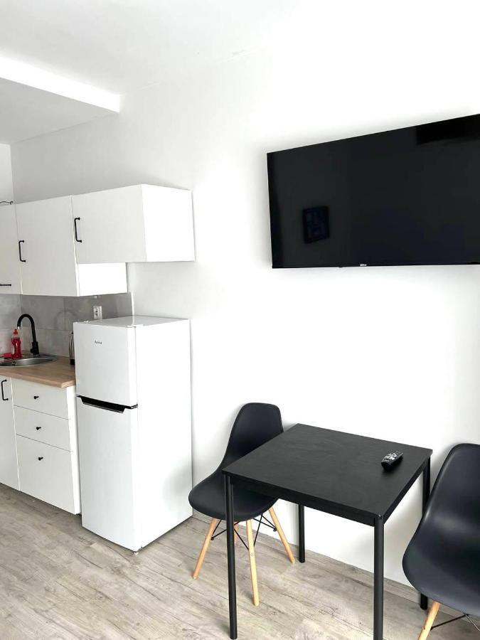 Apartment Solidarnosci, Metro, Wi-fi, Tv, Youtube - By Hik *