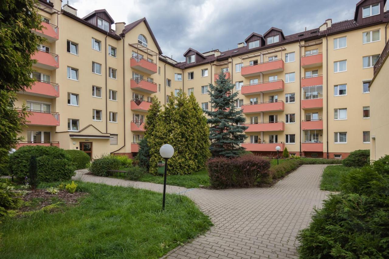 Metro Kabaty Elegant Apartment Warsaw