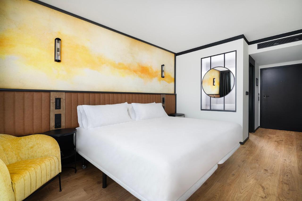 Hotel Barcelo Powisle 4*
