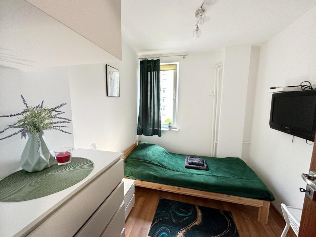 Hotel Anielewicza 26 *