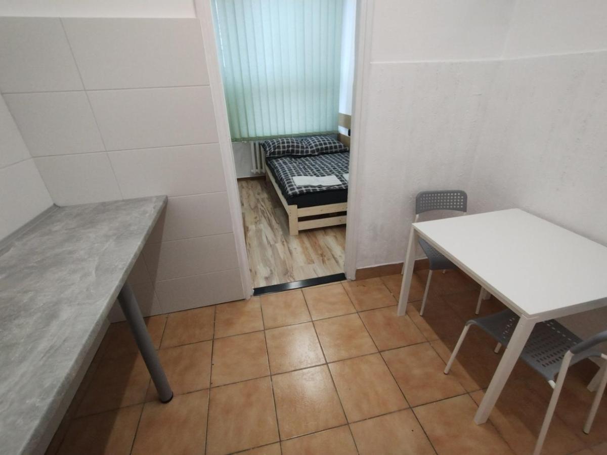 Vasylok Hostel *