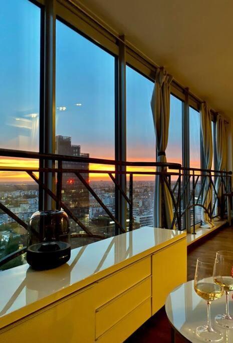 Apartment Skyline View, Loft With Parking Space Warsaw