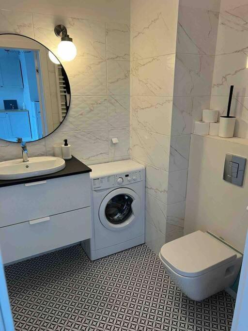 New 1 Bed With Balcony, Local Amenities *