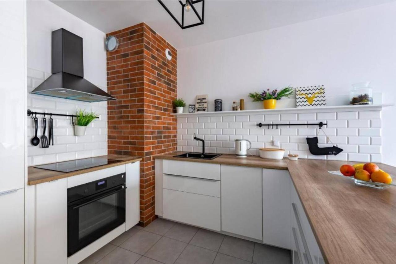 Woronicza 33b: Private With Separate Bedroom, Balcony & Free Parking *