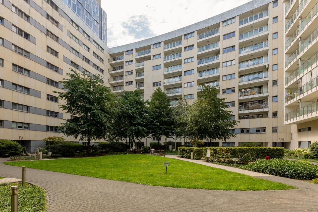 Deluxe Wronia 45 With Ac, Parking & Balcony By Renters Prestige Apartment
