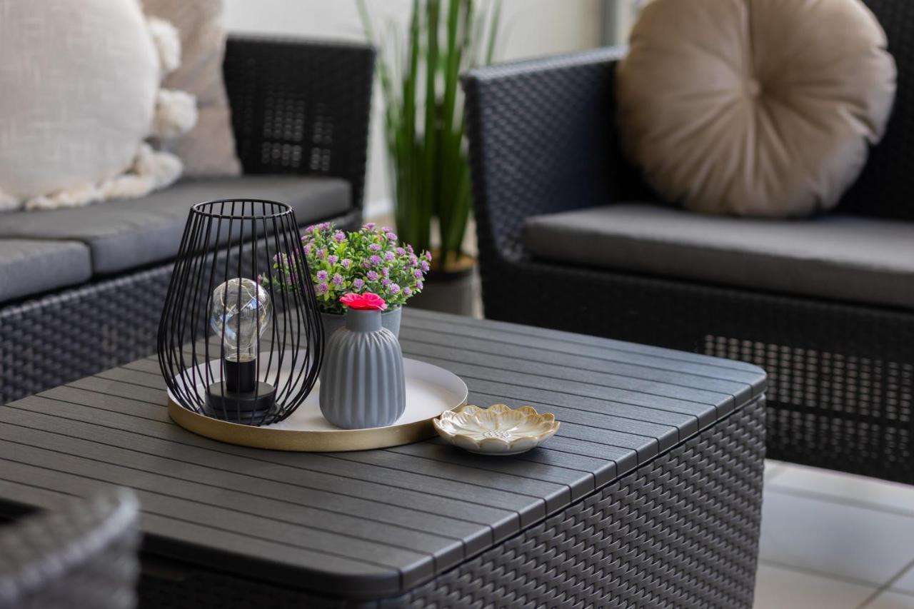 Apartment Deluxe Wronia 45 With Ac, Parking & Balcony By Renters Prestige Warsaw