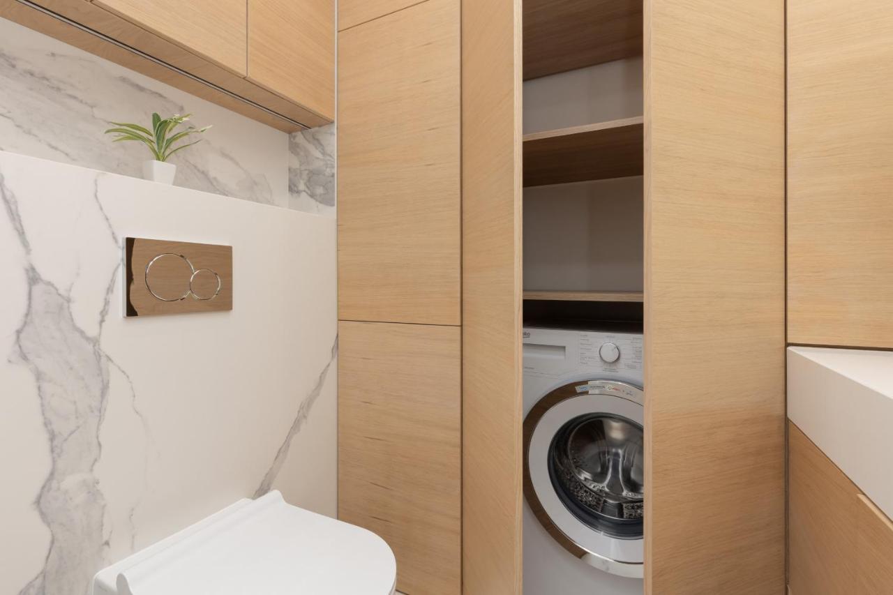 Apartment Deluxe Wronia 45 With Ac, Parking & Balcony By Renters Prestige *