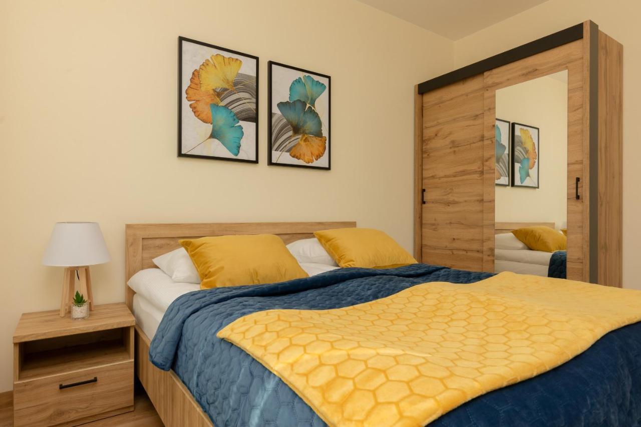 Cosy Bialej Floty With Parking By Renters *