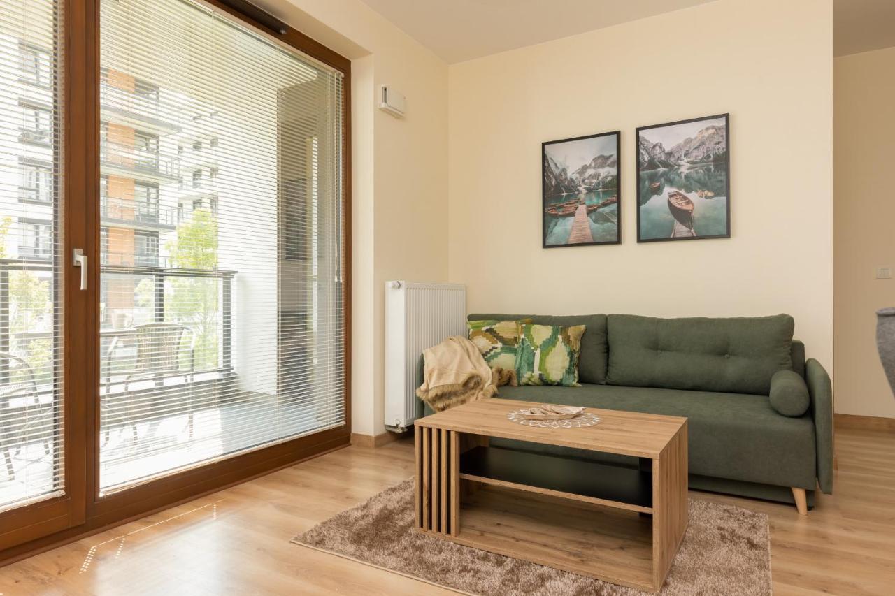 Cosy Bialej Floty With Parking By Renters Apartament