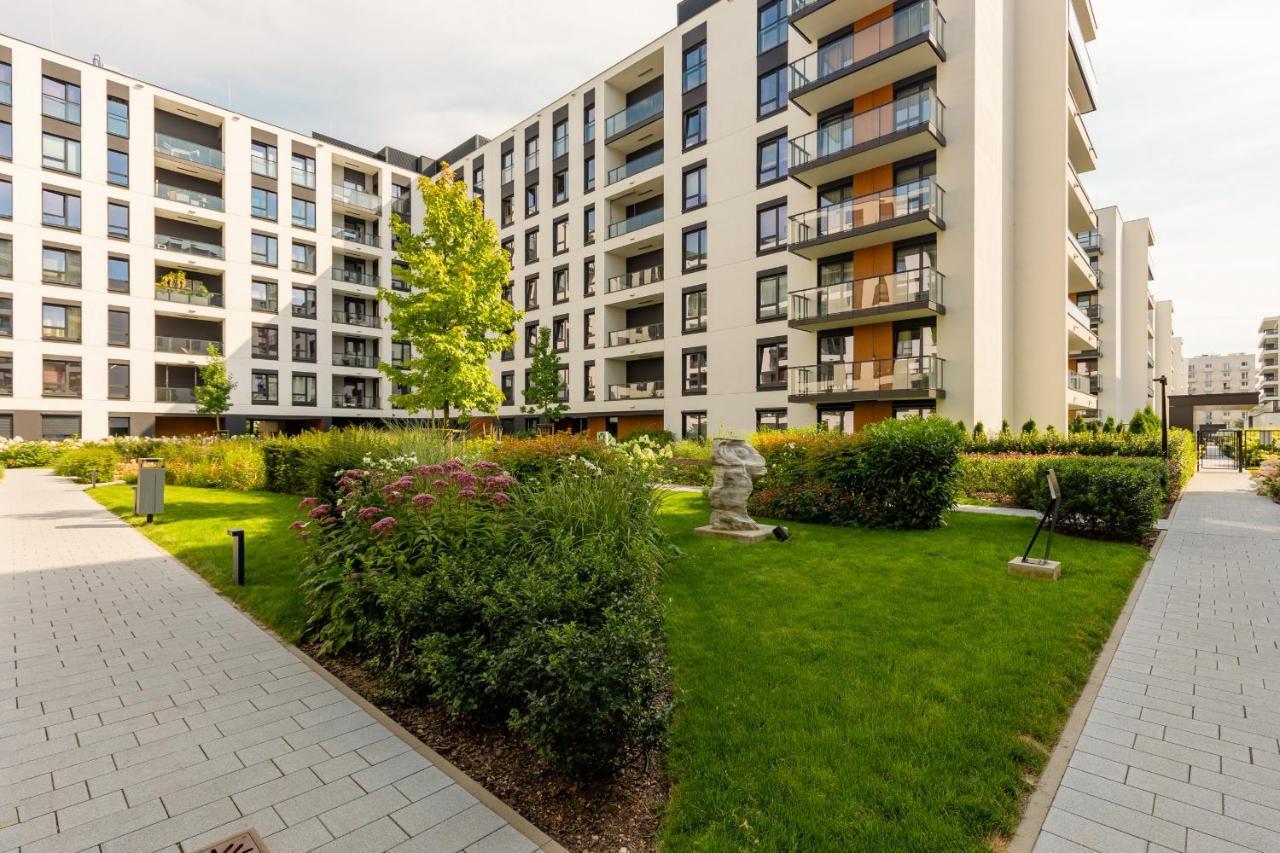 Cosy Bialej Floty With Parking By Renters Apartament *