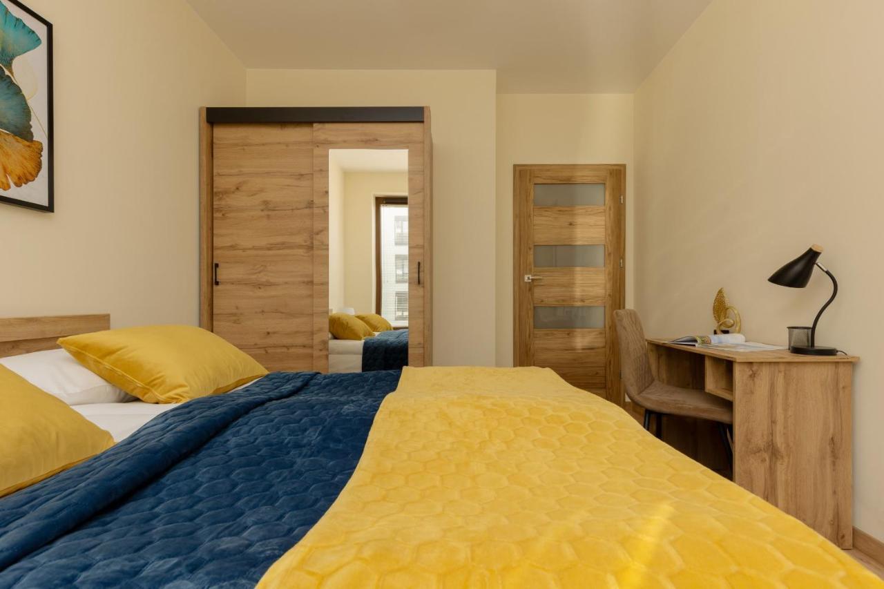 Cosy Bialej Floty With Parking By Renters Apartament *