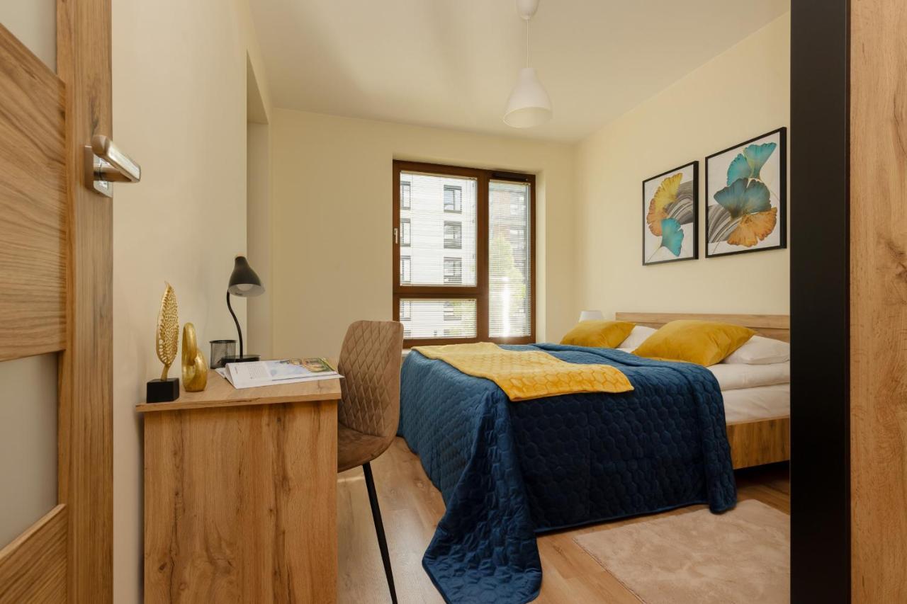 Cosy Bialej Floty With Parking By Renters Apartament *