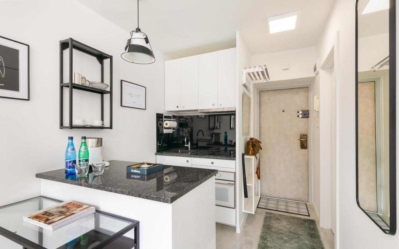 Căn hộ Plac Grzybowski Studio Near Metro Swietokrzyska By Renters