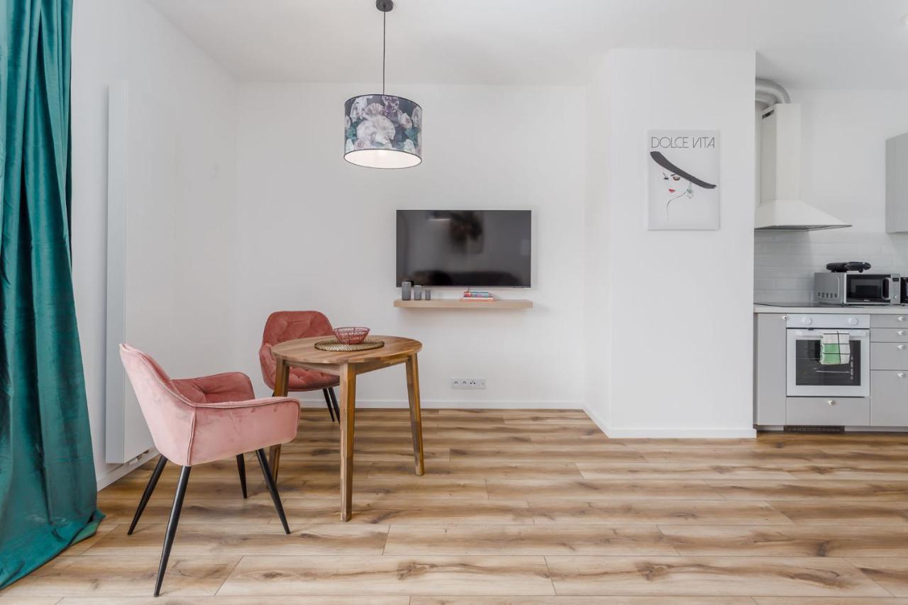 Enjoy! Mokotow Konstruktorska Apartment