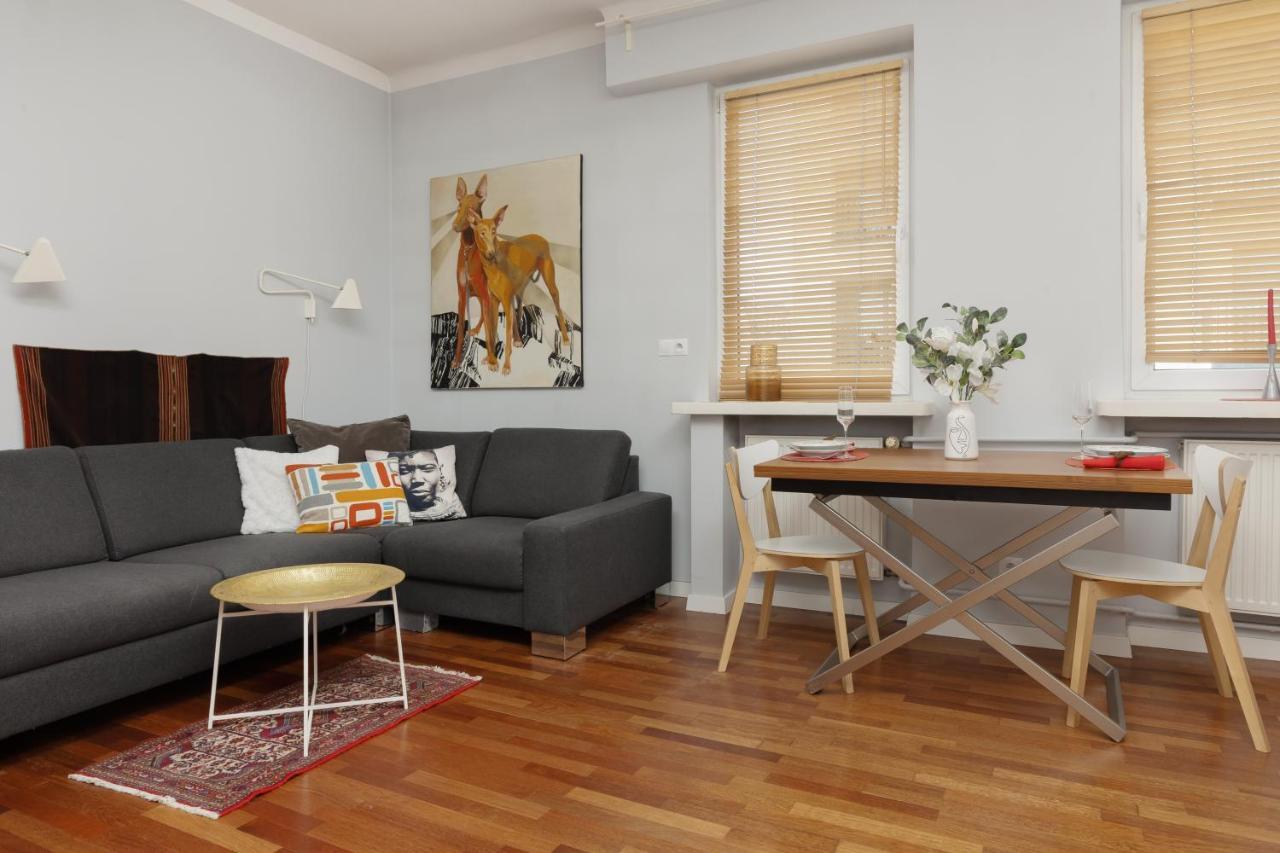 Comfy Centre By Renters Apartament
