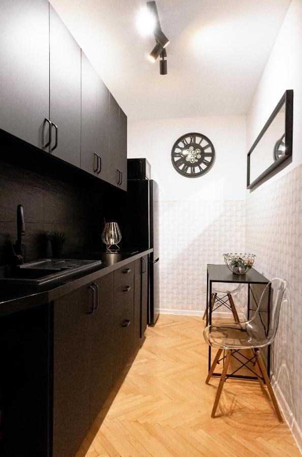 Clicktheflat Conrada Hostel *