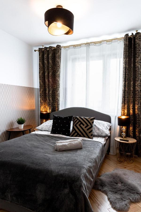 Clicktheflat Conrada