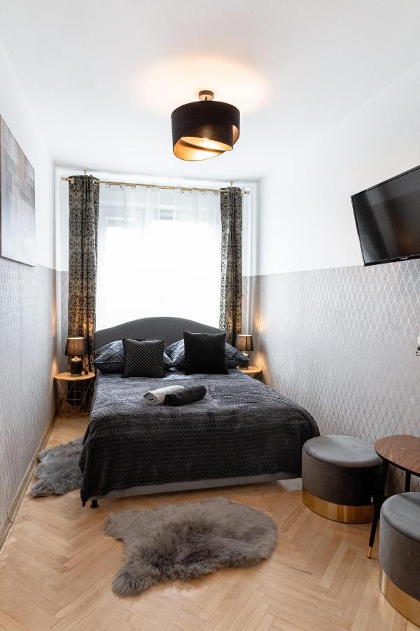 Clicktheflat Conrada